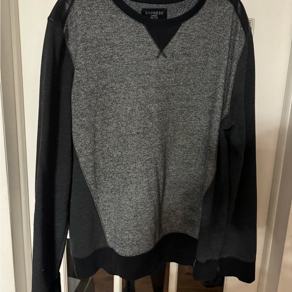 Express
Fleece with leather trim 
Men’s Xl
Original $75
